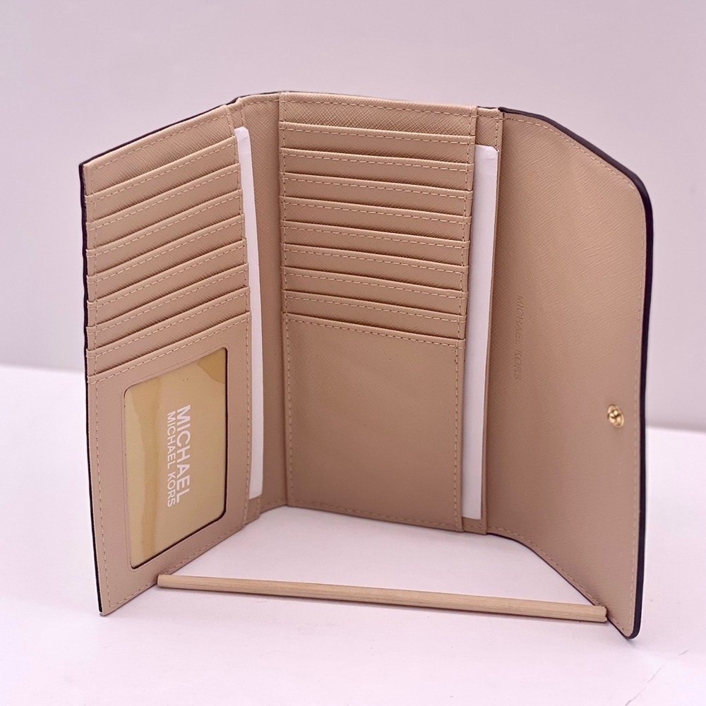 Michael Kors Trifold Wallet Buff - Picture 9 of 13